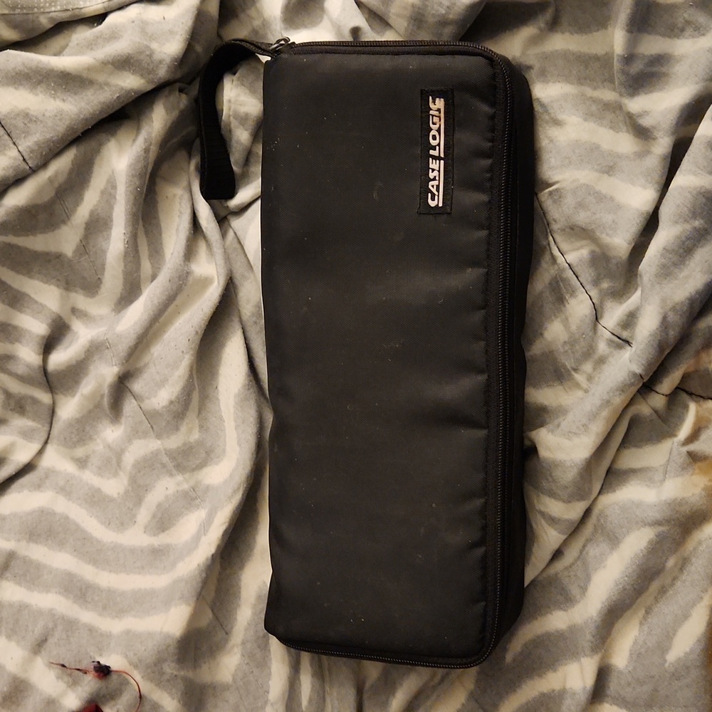VINTAGE CASE LOGIC CASSETTE ZIP UP CASE